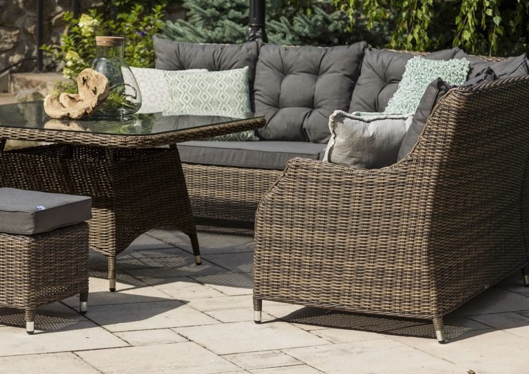 Czy opłaca się kupić wiklinowe meble na ogród?